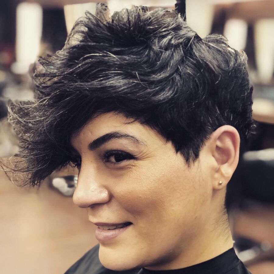 Short curly crop with a soft fringe