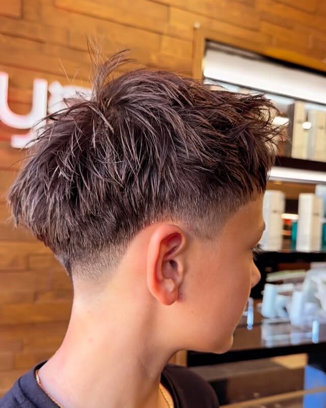 Textured crop with a short fade on the sides, by Ergys
